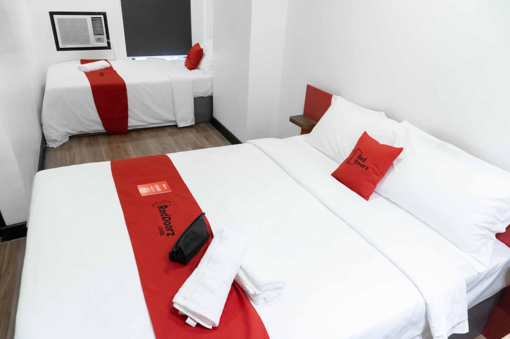 Reddoorz Plus At Mm Hotel Las Pinas Former Reddoorz Plus Near Bamboo Organ Extérieur photo