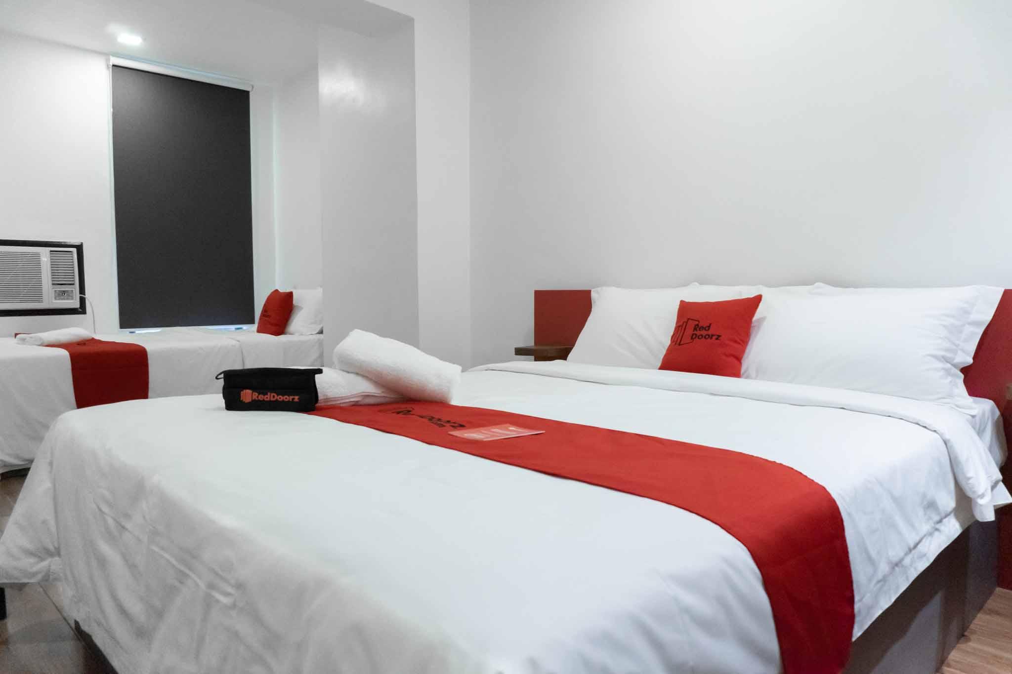 Reddoorz Plus At Mm Hotel Las Pinas Former Reddoorz Plus Near Bamboo Organ Extérieur photo