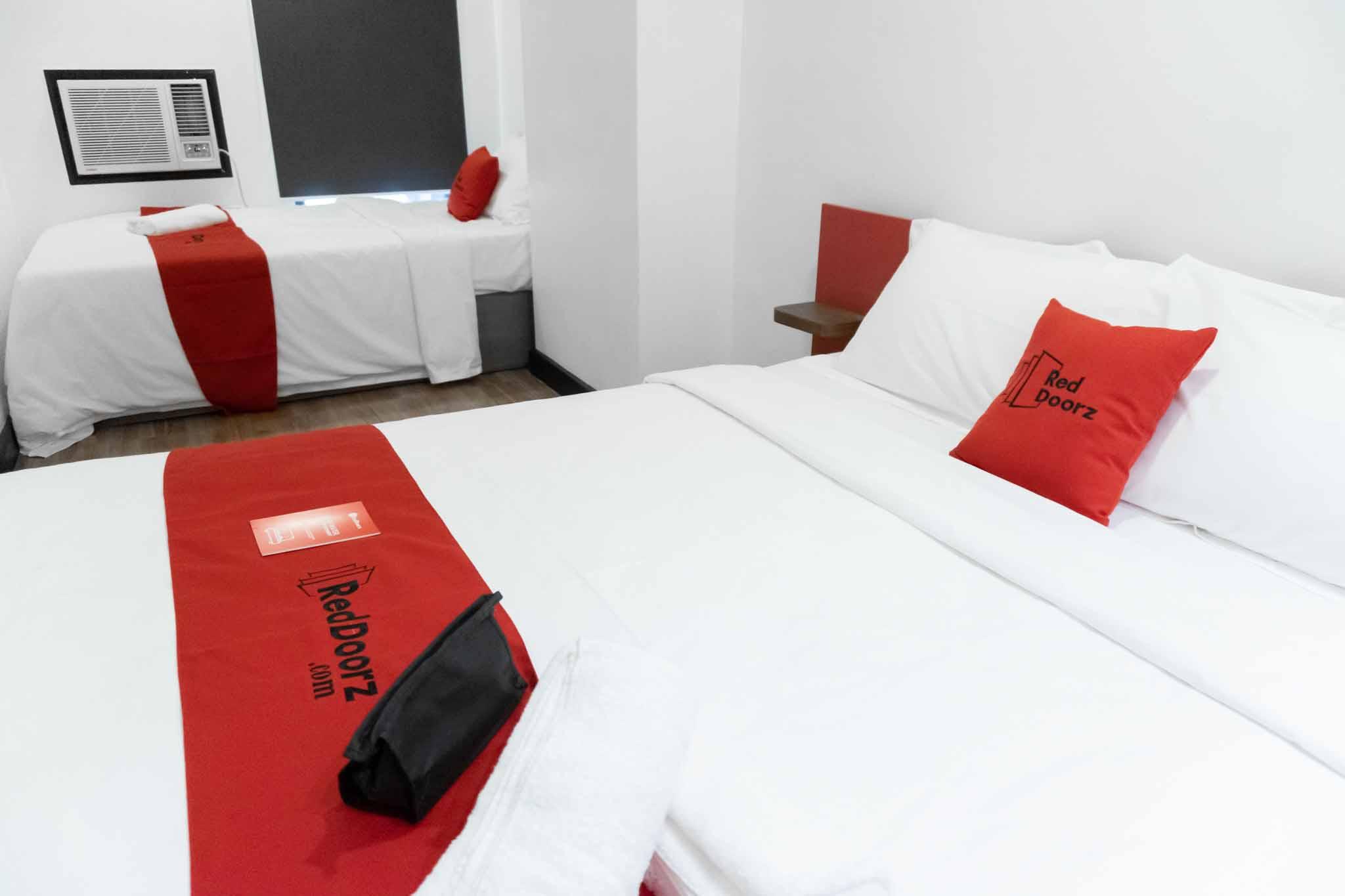 Reddoorz Plus At Mm Hotel Las Pinas Former Reddoorz Plus Near Bamboo Organ Extérieur photo