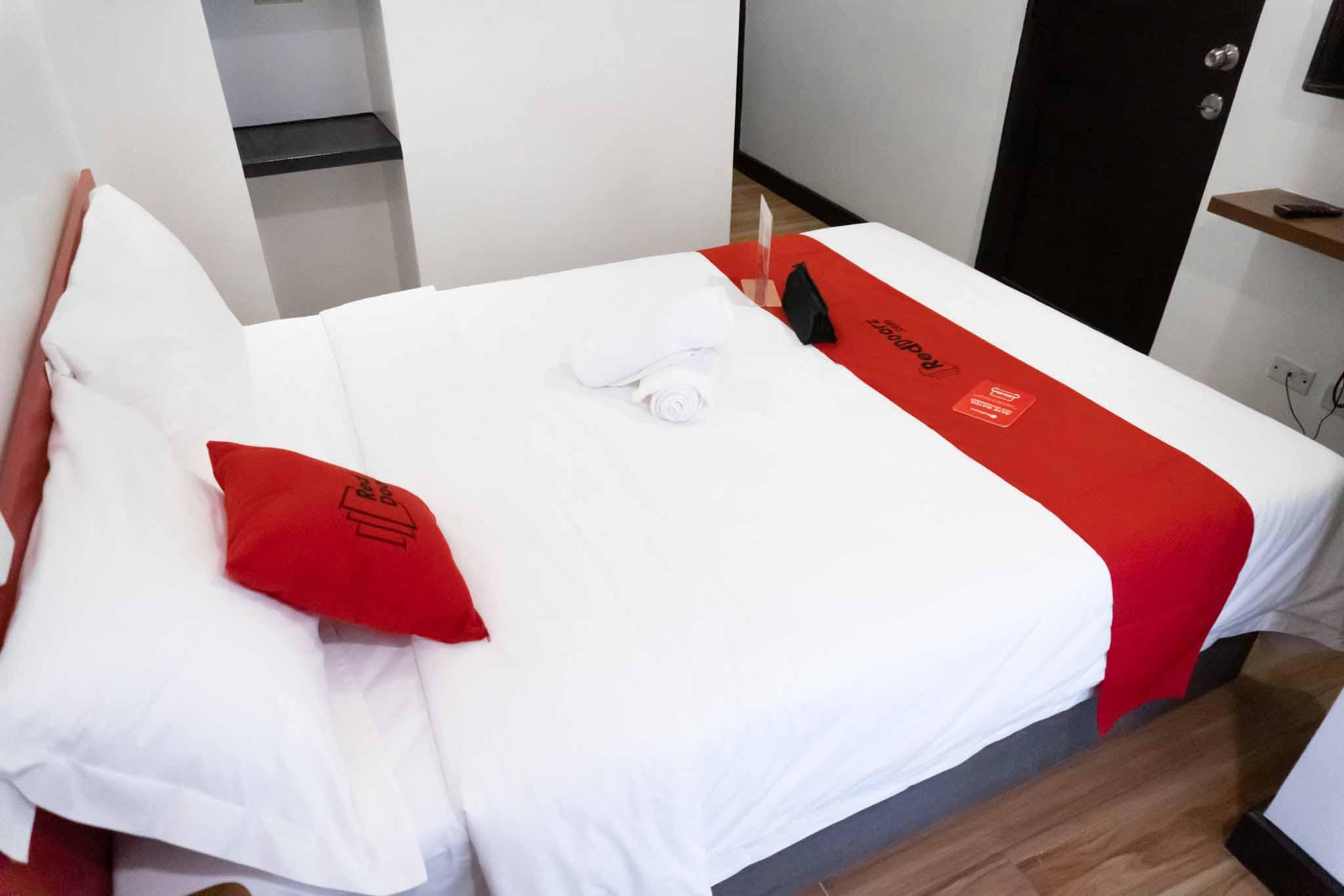 Reddoorz Plus At Mm Hotel Las Pinas Former Reddoorz Plus Near Bamboo Organ Extérieur photo