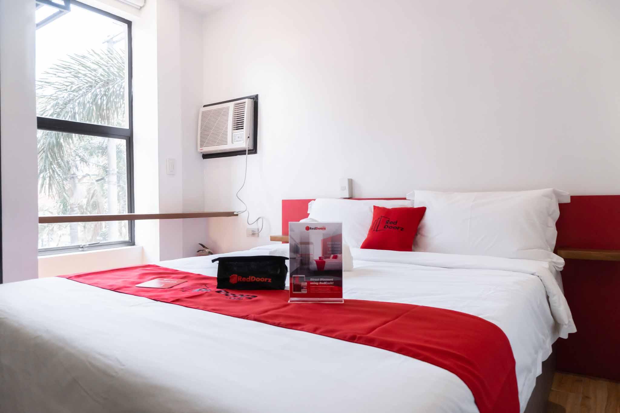 Reddoorz Plus At Mm Hotel Las Pinas Former Reddoorz Plus Near Bamboo Organ Extérieur photo