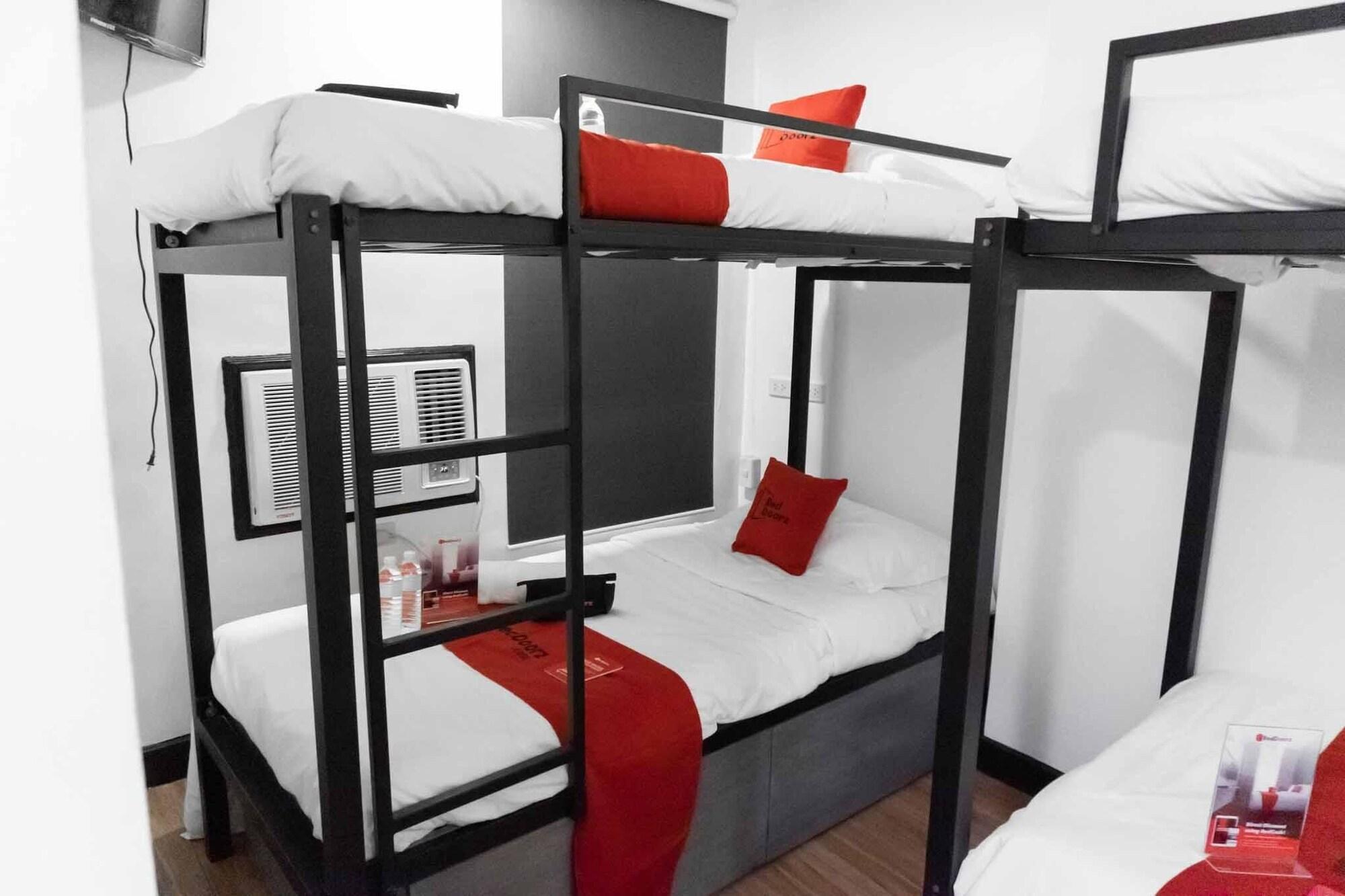 Reddoorz Plus At Mm Hotel Las Pinas Former Reddoorz Plus Near Bamboo Organ Extérieur photo