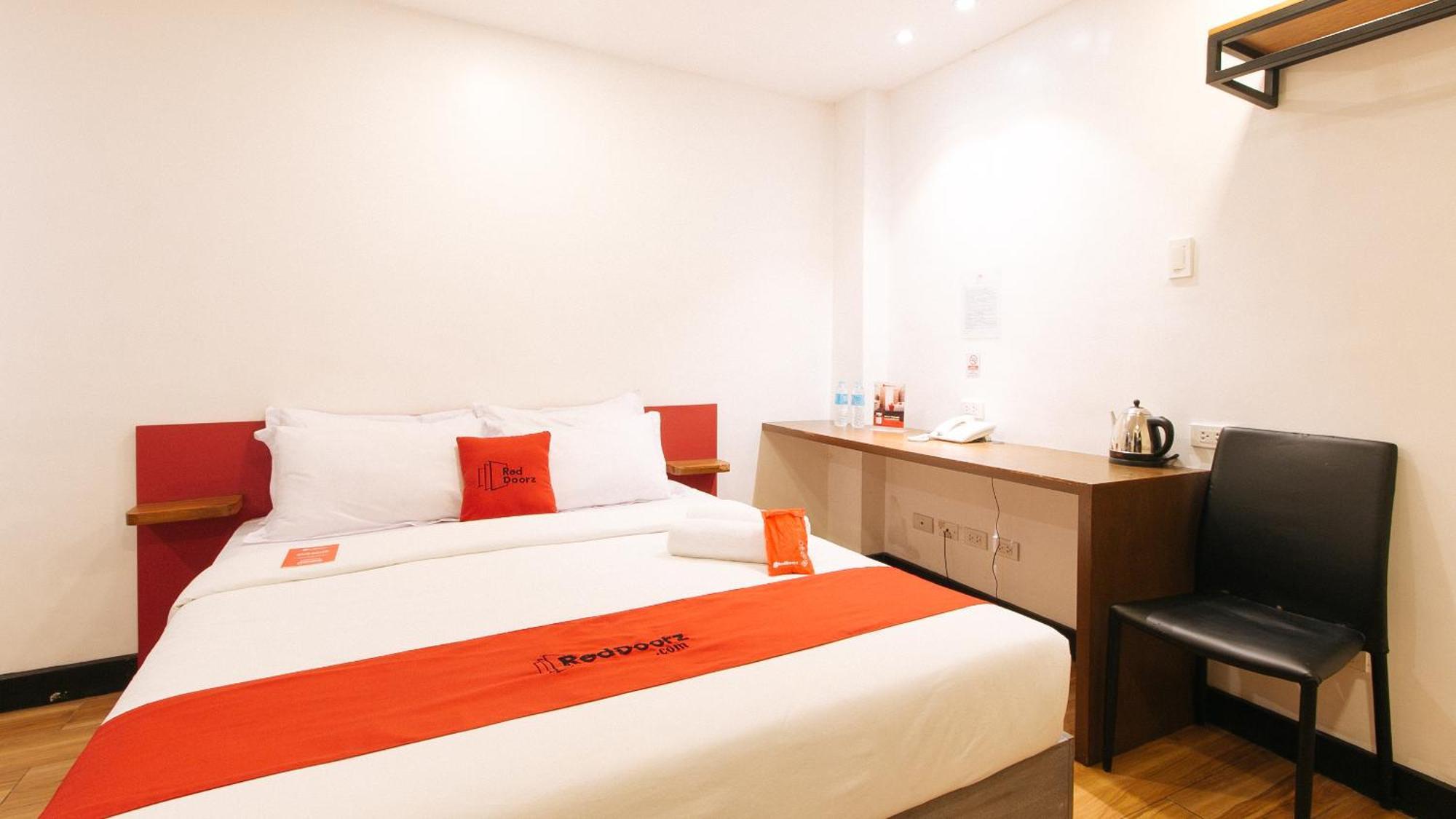 Reddoorz Plus At Mm Hotel Las Pinas Former Reddoorz Plus Near Bamboo Organ Extérieur photo