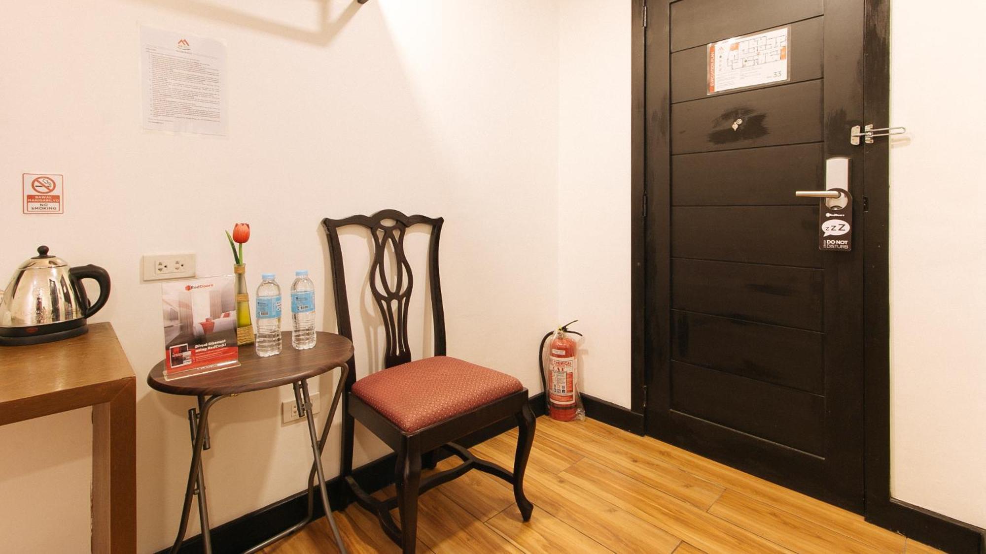 Reddoorz Plus At Mm Hotel Las Pinas Former Reddoorz Plus Near Bamboo Organ Extérieur photo