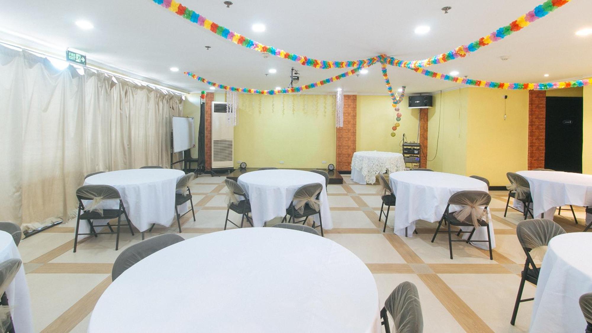 Reddoorz Plus At Mm Hotel Las Pinas Former Reddoorz Plus Near Bamboo Organ Extérieur photo