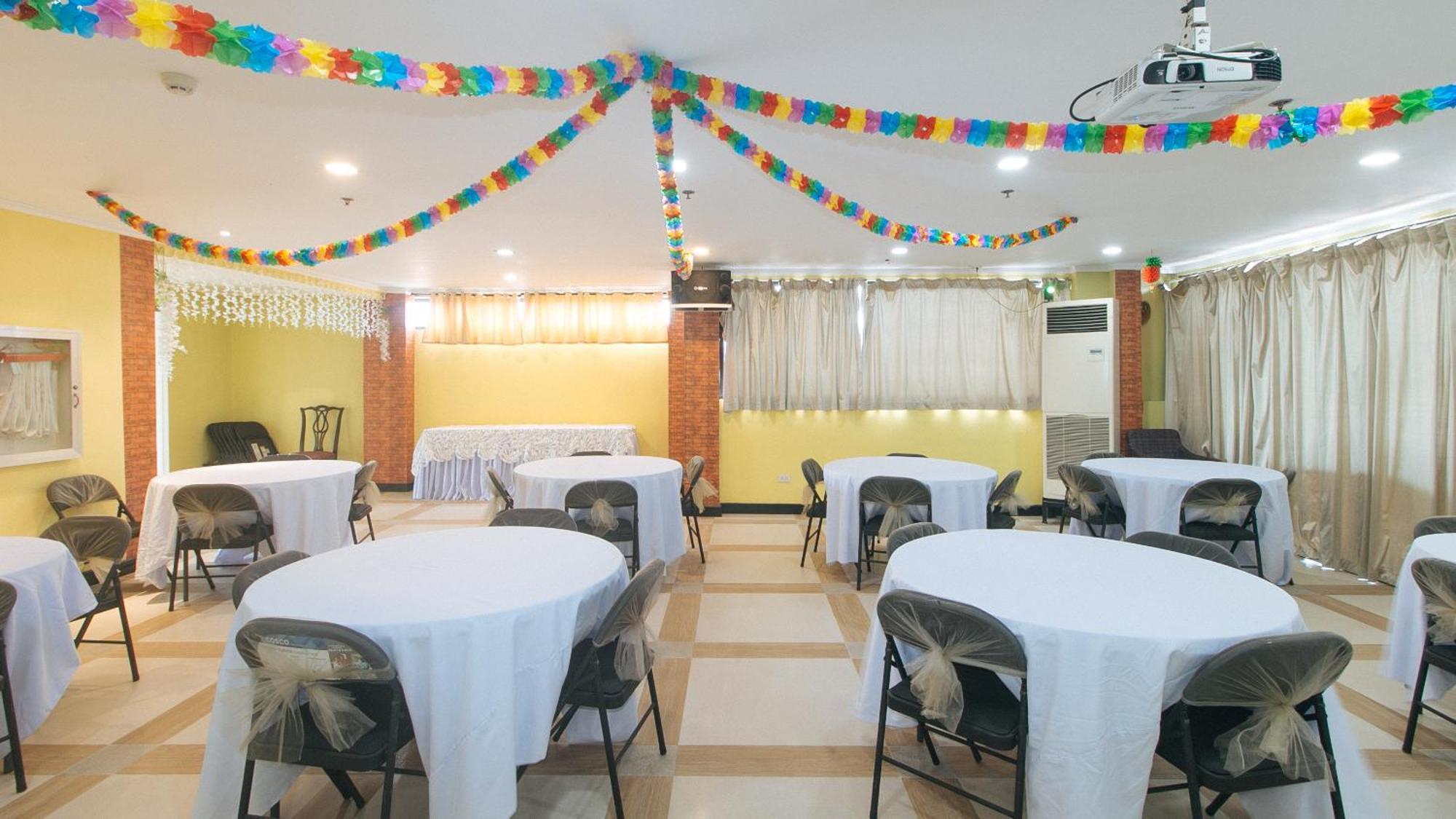 Reddoorz Plus At Mm Hotel Las Pinas Former Reddoorz Plus Near Bamboo Organ Extérieur photo