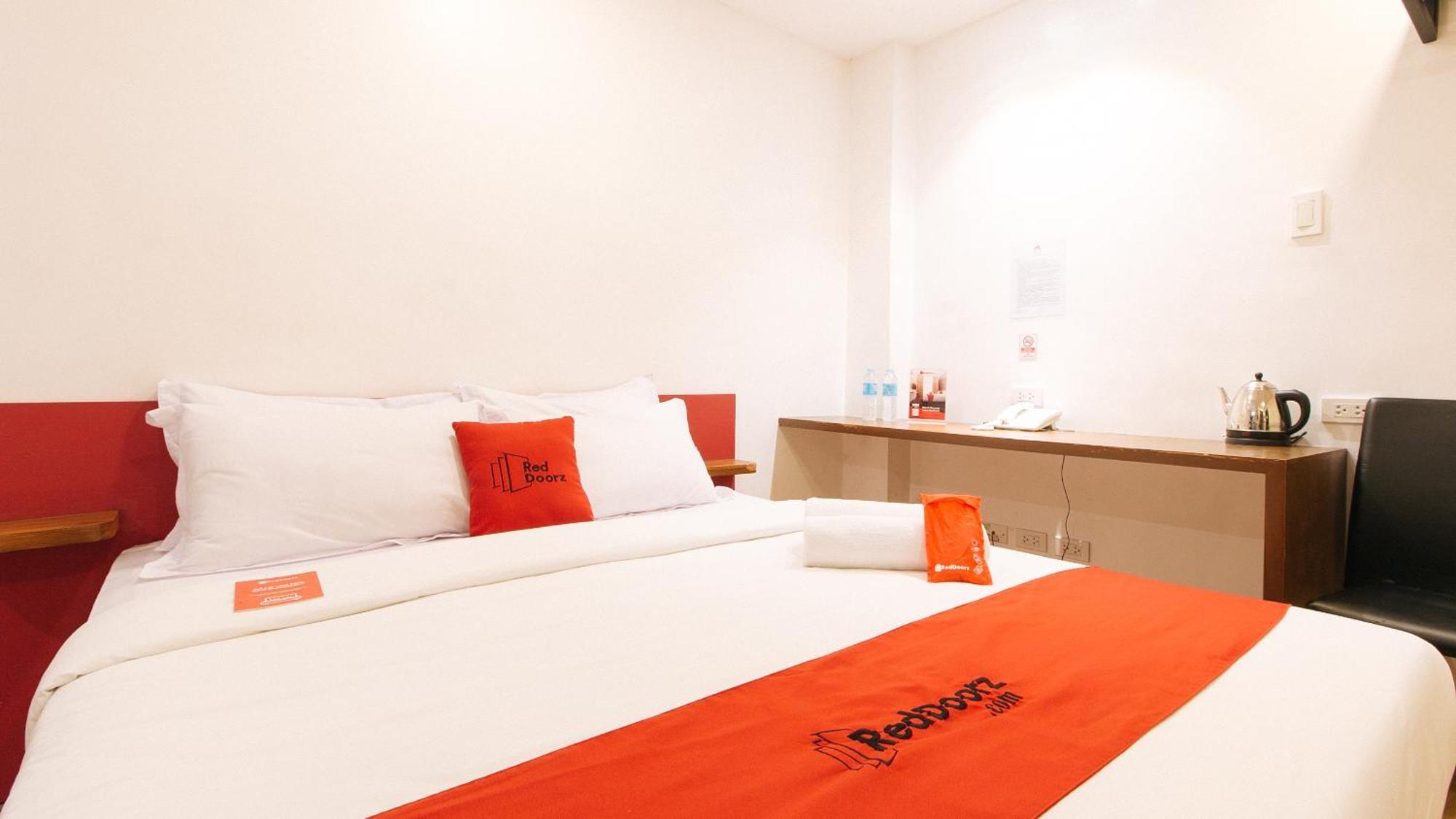 Reddoorz Plus At Mm Hotel Las Pinas Former Reddoorz Plus Near Bamboo Organ Extérieur photo