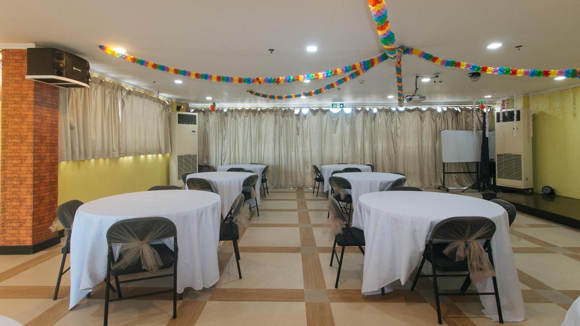 Reddoorz Plus At Mm Hotel Las Pinas Former Reddoorz Plus Near Bamboo Organ Extérieur photo