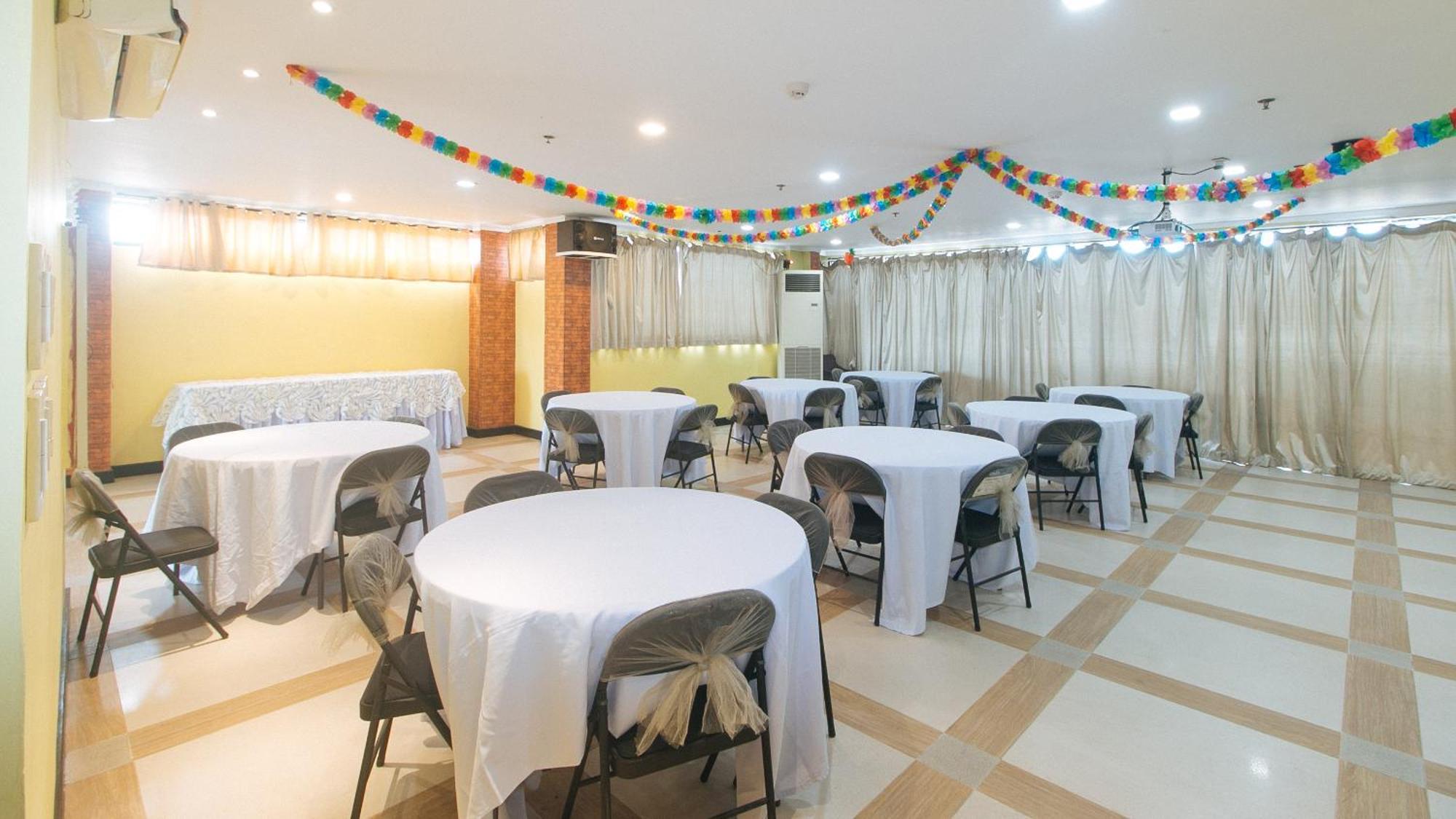 Reddoorz Plus At Mm Hotel Las Pinas Former Reddoorz Plus Near Bamboo Organ Extérieur photo