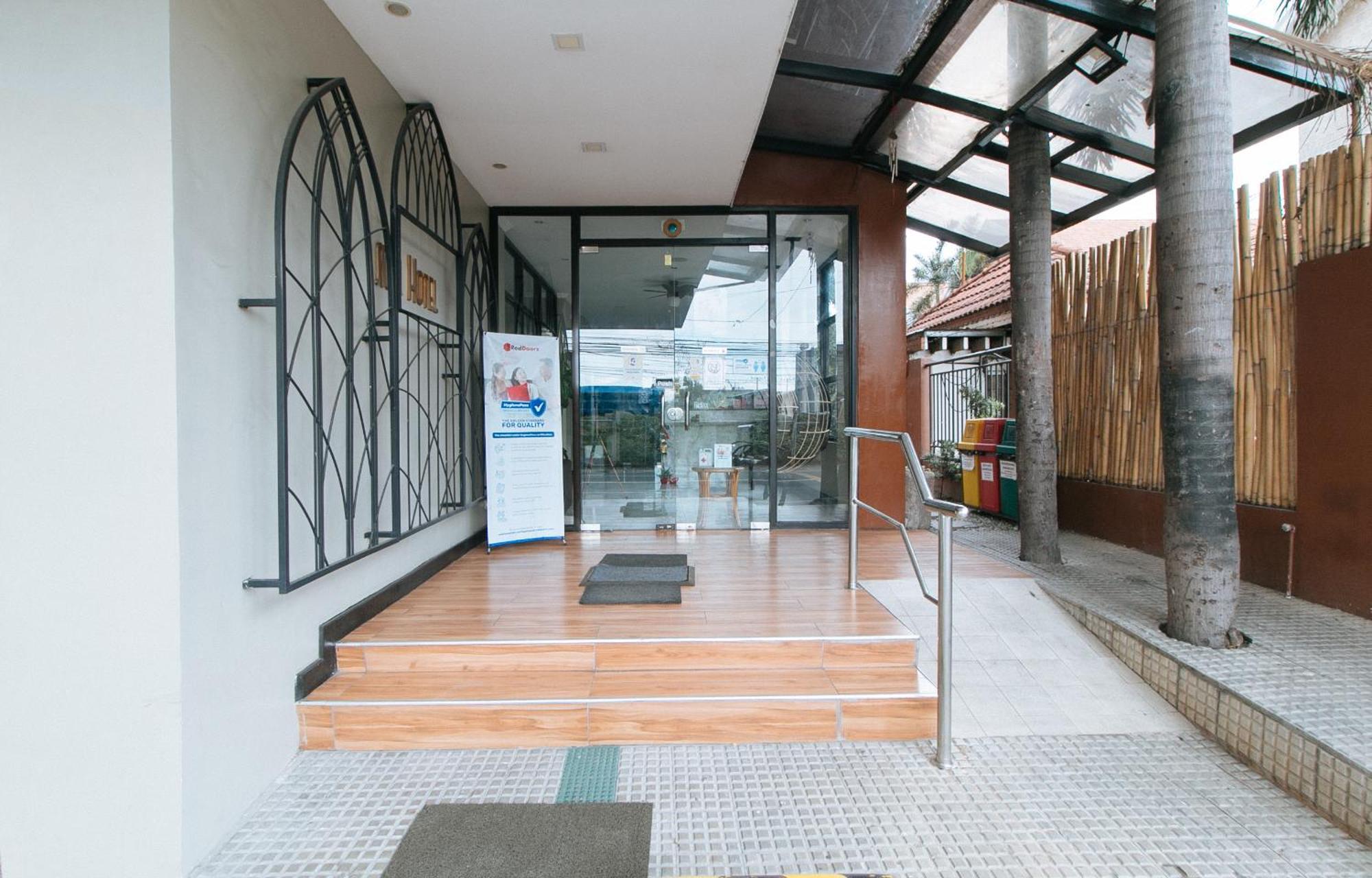 Reddoorz Plus At Mm Hotel Las Pinas Former Reddoorz Plus Near Bamboo Organ Extérieur photo